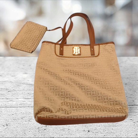 Tommy Hilfiger tote/purse/bag. - Picture 7 of 14